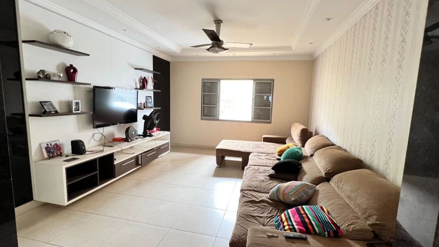 Sobrado à venda no bairro Vila Rosa - Goiânia/GO
