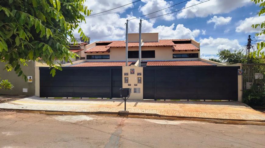 Sobrado para venda tem 197 metros quadrados com 3 quartos em Setor Pedro Ludovico - Goiânia - GO