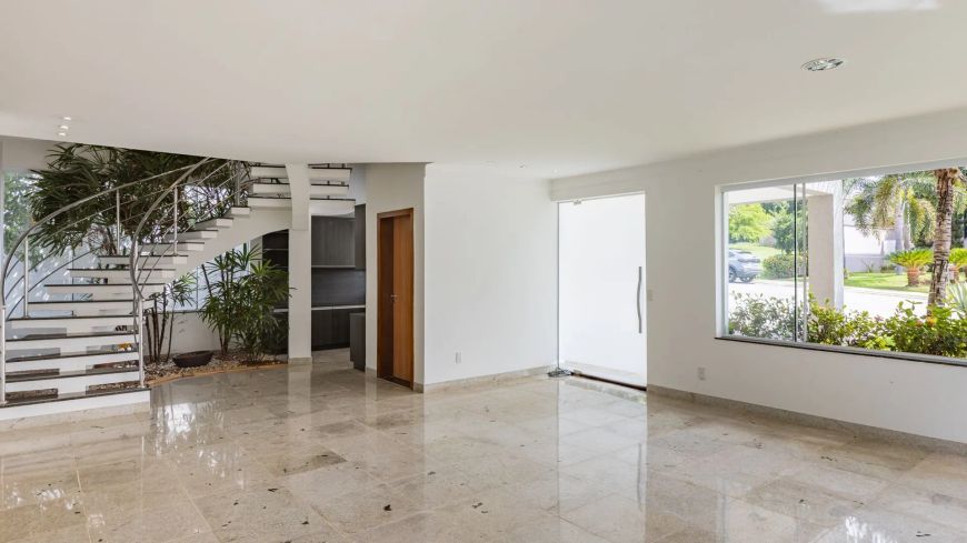 Casa Sobrado a venda no Jardins Paris em Goiânia