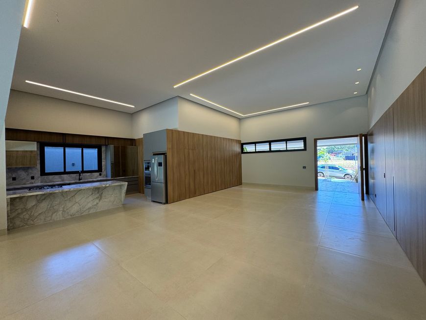 CASA TÉRREA 4 SUÍTES, 4 VAGAS - CONDOMÍNIO PLATEAU’DOR - GOIÂNIA GO