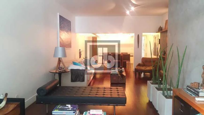 Ipanema, reformado por arquiteto, amplo, frente, salão, 3 quartos, 2 suítes, copacozinha, garagem.