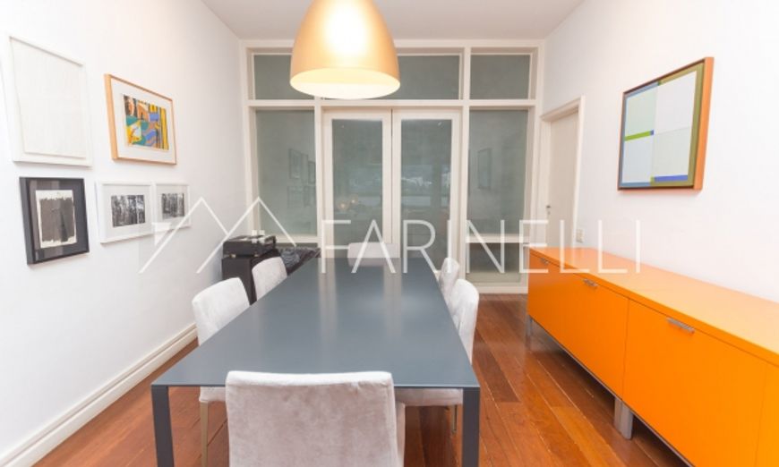 Apartamento com vista panorâmica em edifício projetado por Lúcio Costa