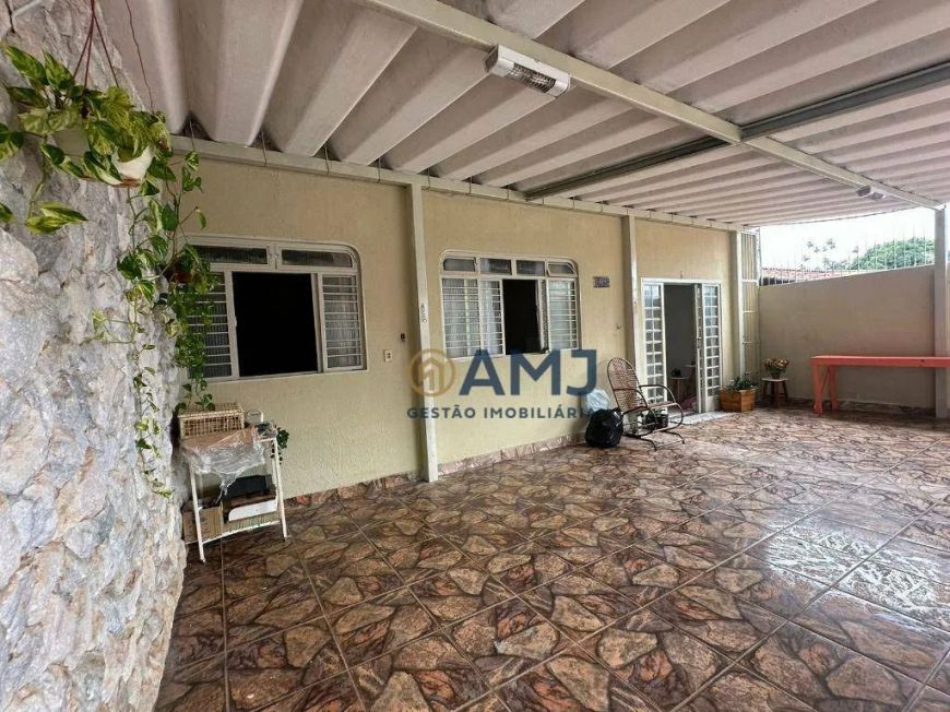 Casa com 3 dormitórios à venda, 213 m² por R$ 387.000,00 - Vila Itatiaia - Goiânia/GO