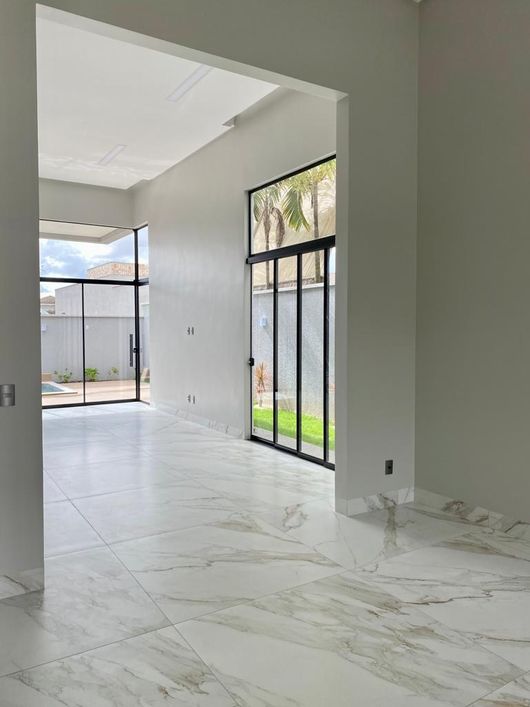 Jardins Lisboa / casa térrea / 3 suítes / nova nunca habitada / com piscina
