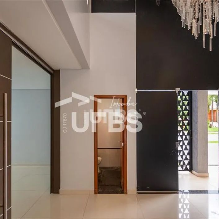 Casa térrea com 320 m² no Alphaville Goiás