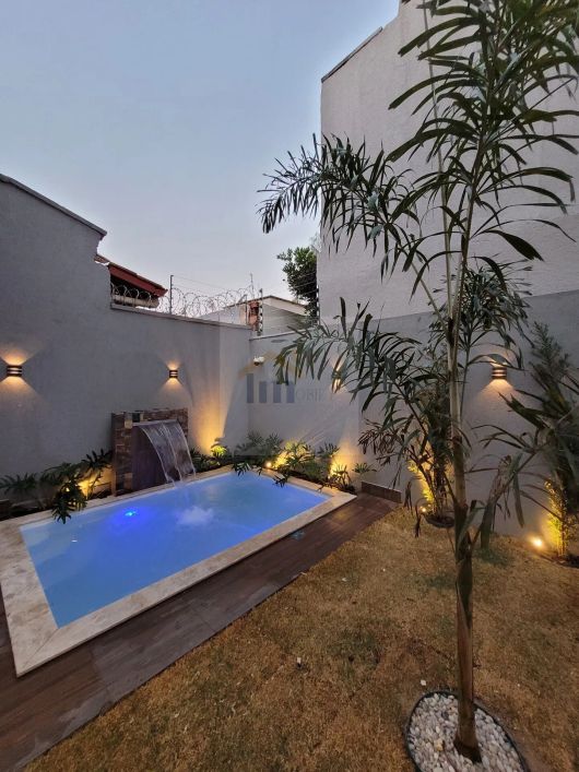 ENTRADA FACILITADA! Sobrado à venda 3 suítes com Piscina proximo ao Jardins Madri em Goiânia