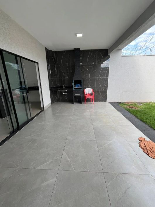 Casa 3 quartos sendo1 suíte na região leste Casa de Rua com 3 Quarto(s) e 1 banheiro(s) à Venda, 100