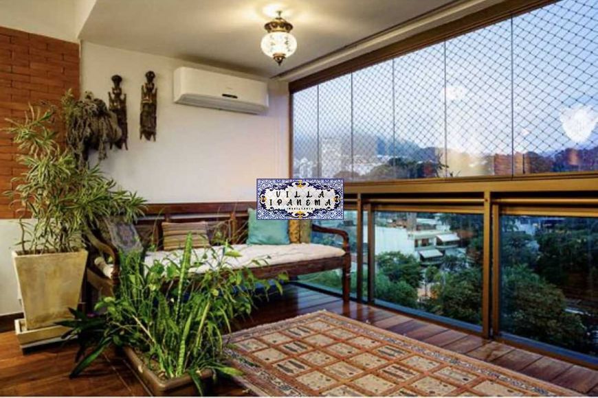 MODERNO APARTAMENTO NO LEBLON, REFORMADO POR ARQUITETO COM VARANDA!