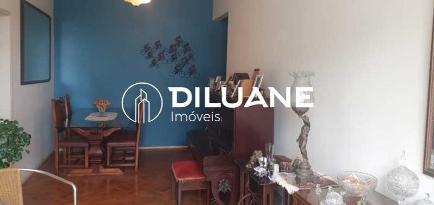 APARTAMENTO MARAVILHOSO,EXCELENTE LOCALIZAÇÃO.SALA E 3 QUARTOS
