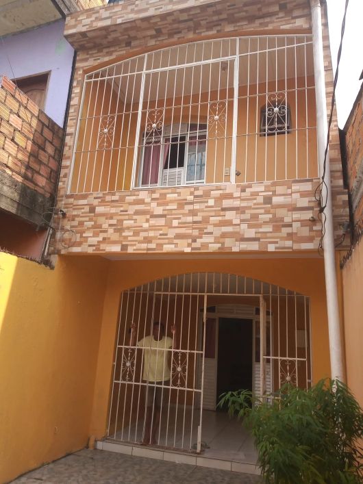 Casa de 2 Pav. na Tv. Barão do Triunfo, 4x30 próx. a Pedro A. Cabral.