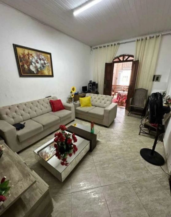 ev/ VENDO CASA NA SACRAMENTA