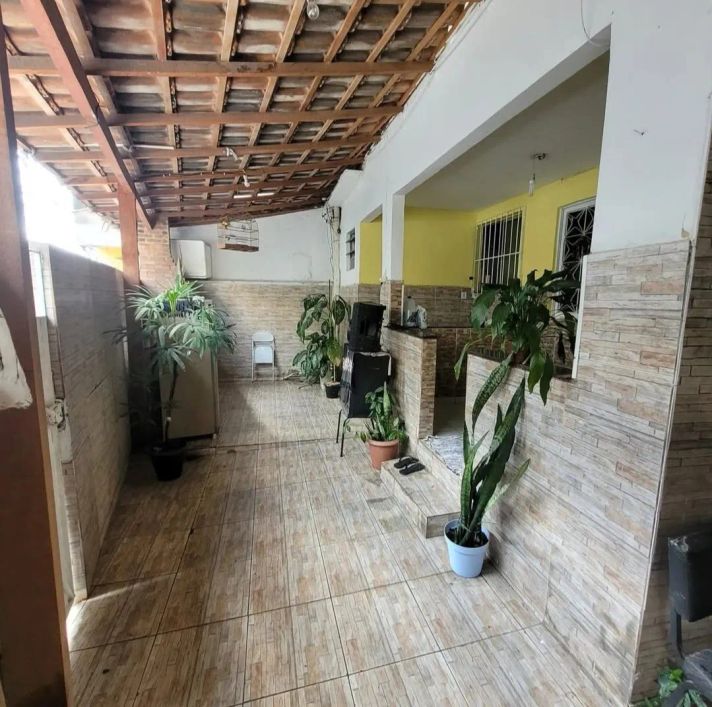 MB/VENDO UMA CASA NO BENGUÍ