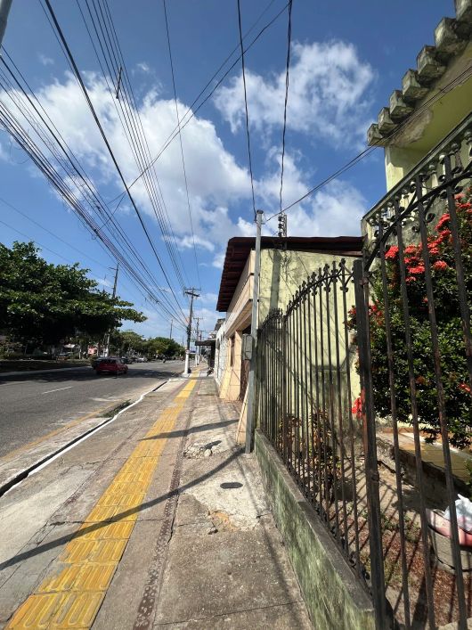 Casa 200m 4/4 na Av. Duque de Caxias - Marco