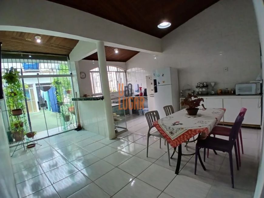 Ampla casa de 3 suítes para venda na travessa Curuzú, Marco, Belém - PA