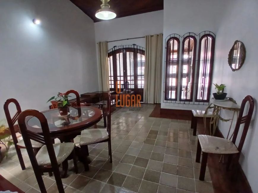 Ampla casa de 3 suítes para venda na travessa Curuzú, Marco, Belém - PA