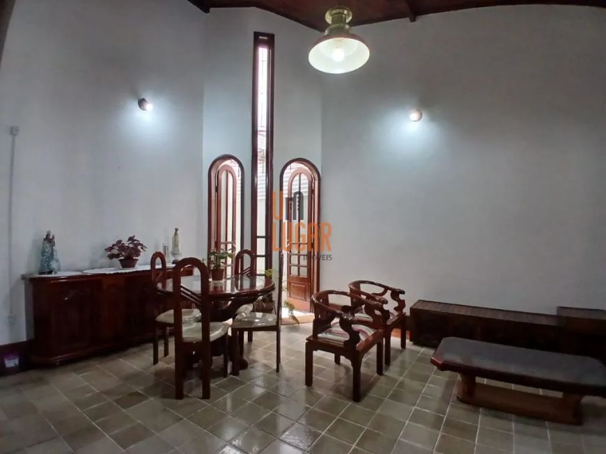 Ampla casa de 3 suítes para venda na travessa Curuzú, Marco, Belém - PA
