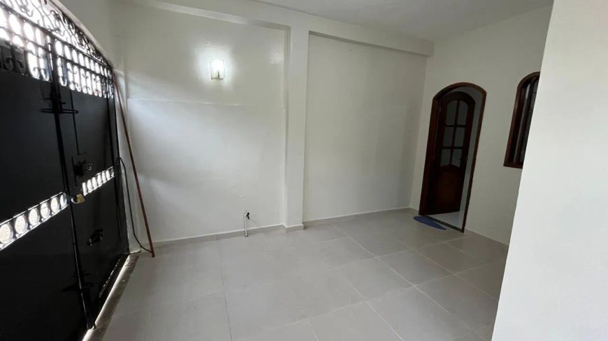 Vendo casa prox a Duque com 160 m², com 3 quartos, sendo 2 Suítes, na Tv. Barão do Triunfo