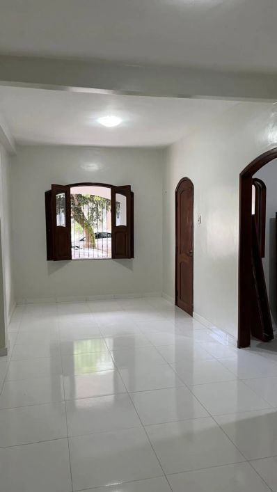 Vendo casa prox a Duque com 160 m², com 3 quartos, sendo 2 Suítes, na Tv. Barão do Triunfo