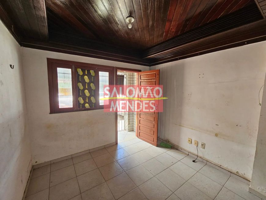Casa na Vila Teta em Nazaré. Precisa Reforma