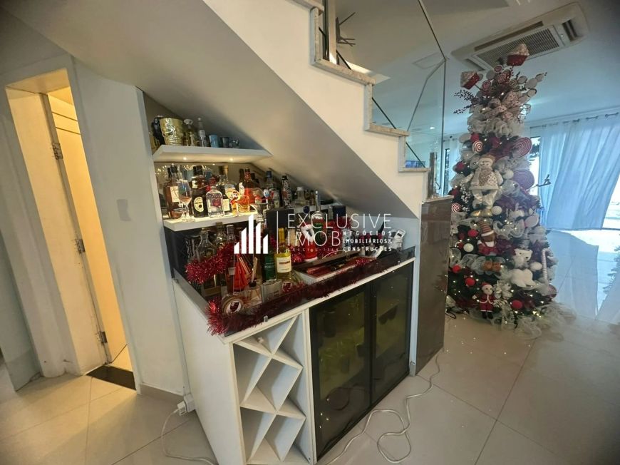 JARDIM ESPANHA — CASA DE 260 METROS QUADRADOS, 4 SUÍTES E 5 BANHEIROS