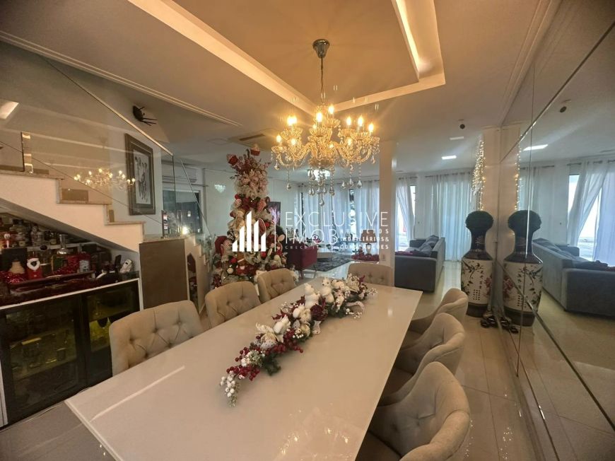 BELÍSSIMA CASA NO CONDOMÍNIO JARDIM ESPANHA
