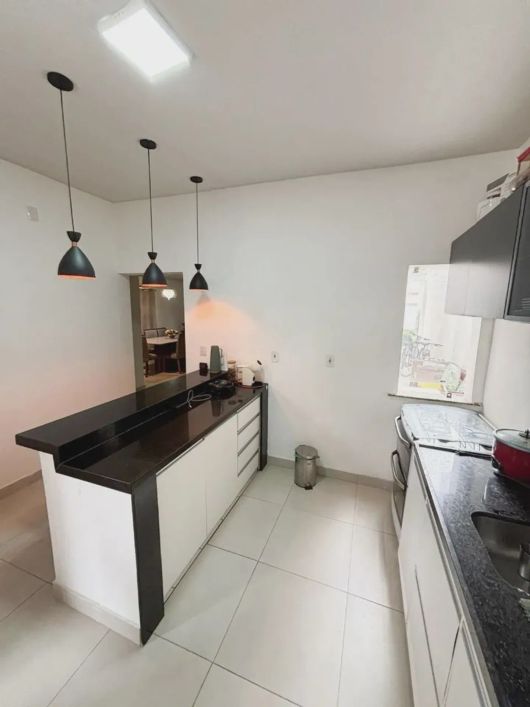 **Cidade Jardim 2: Bonita Casa 180m² 4 Suítes Vaga de Garagem (Financia)