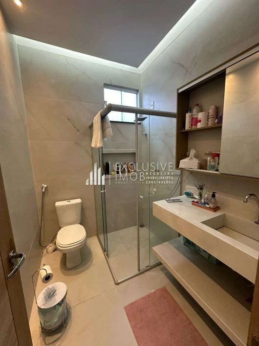 LINDA CASA NO JARDINS DO LAGO, 140 METROS, 2 SUÍTES E 3 BANHEIROS