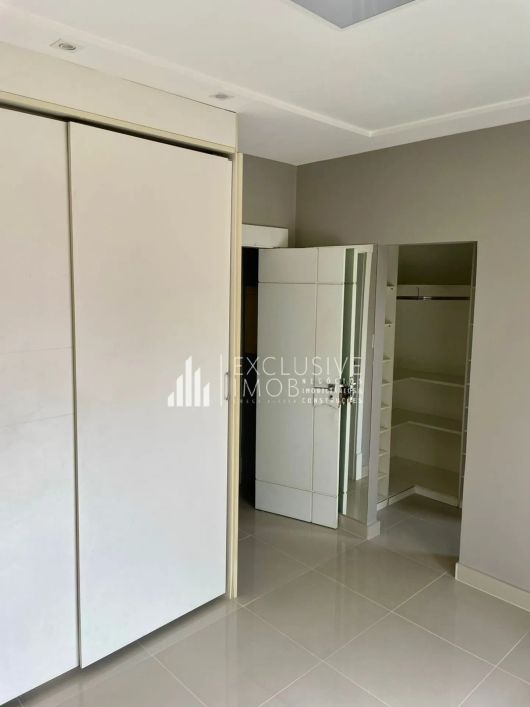 CASA NO JARDIM ESPANHA DE 220 METROS, 4 SUÍTES E 5 BANHEIROS