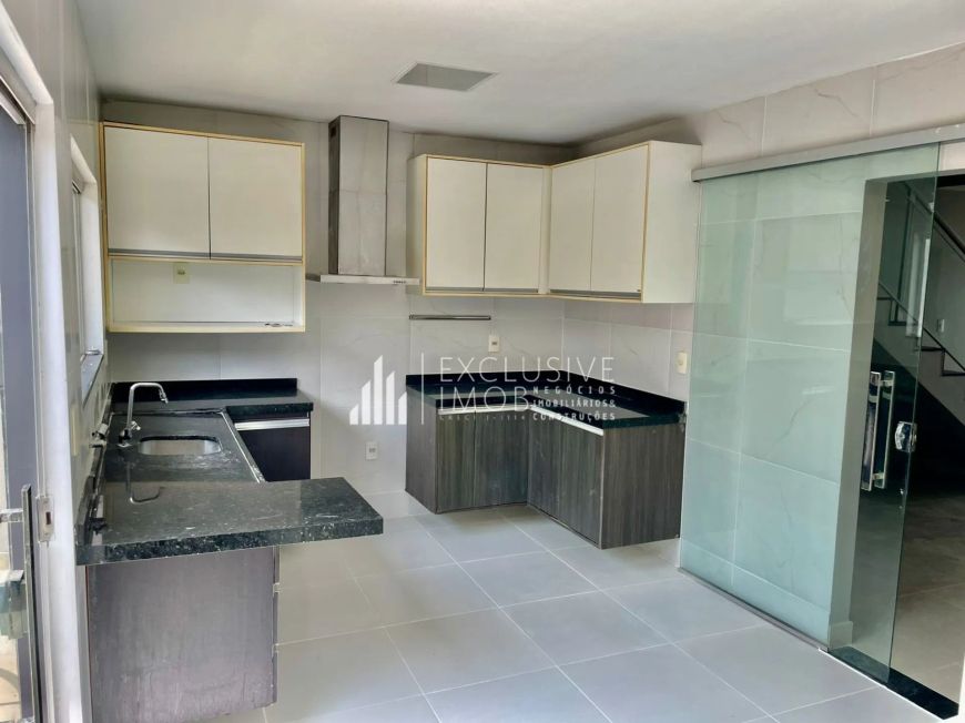 CASA NO JARDIM ESPANHA DE 220 METROS, 4 SUÍTES E 5 BANHEIROS