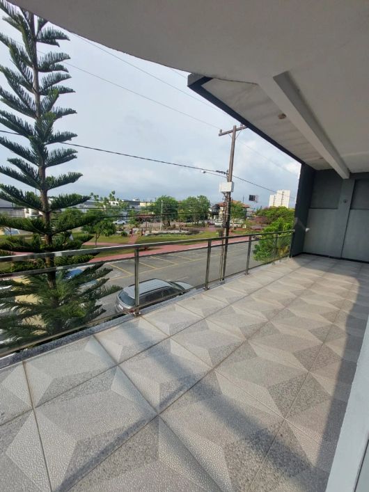 Bacelar Imóveis vende excelente casa no Condomínio Cidade Jardim II, com 4 quartos