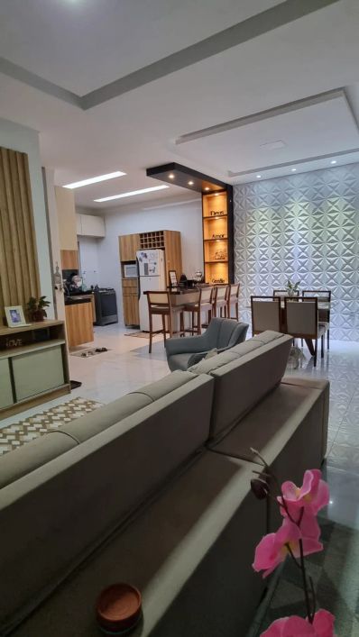 Vendo Casa no Cond. Jardim Portugal, com 3 quartos, sendo 2 suítes, sala de estar e jantar.