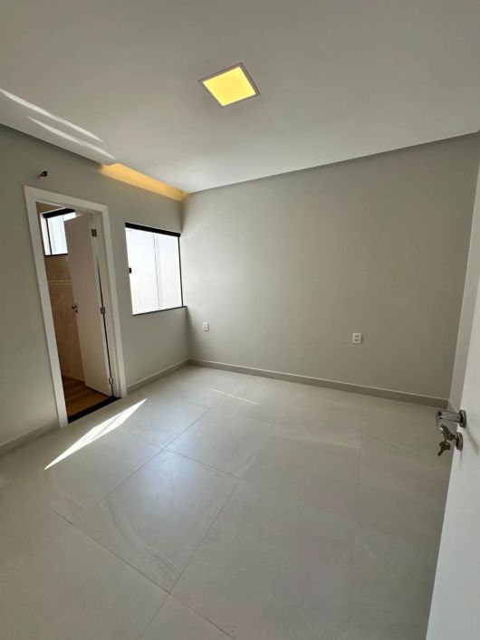 CASA NO QUARTZO CONDOMÍNIO, 4 SUÍTES, 202 METROS QUADRADOS E 5 BANHEIROS