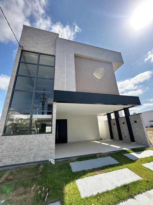 CASA NO QUARTZO CONDOMÍNIO, 4 SUÍTES, 202 METROS QUADRADOS E 5 BANHEIROS