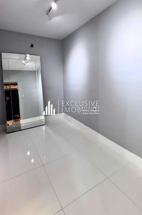CIDADE JARDIM II, BELA CASA DE 220 METROS, 5/4 SENDO 4 SUÍTES E 5 BANHEIROS