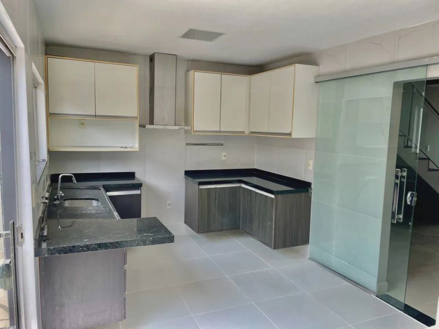 Condomínio Jardim Espanha, 220m², 4 suítes, 2 vagas, Parque Verde