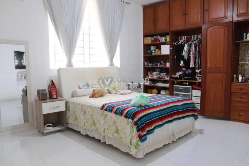 Casa com 04 suítes na Municipalidade