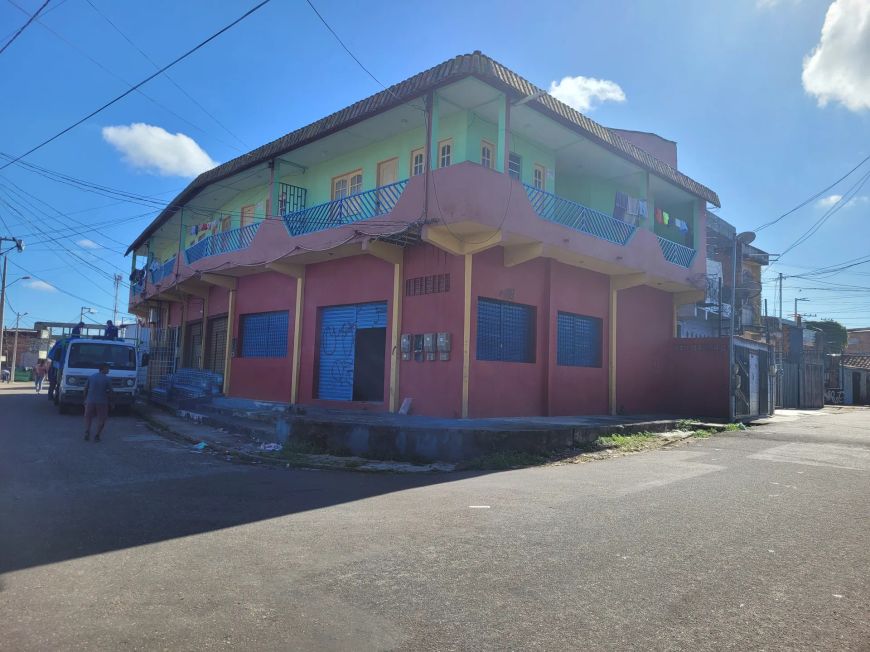 Lene Pegado Vende Prédio Comercial de 2 Andares próx da Boate Locomotiva