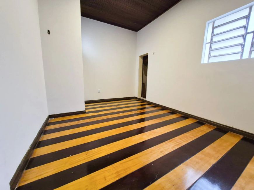 Vende-se casa na Trav. Campos Sales, 4 quartos sendo 1 suite, 1 vaga, Campina