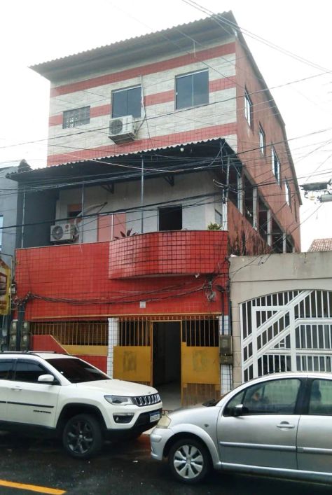 Prédio com 6 Apartamentos + Casa, no Resid. Paraiso dos Pássaros.