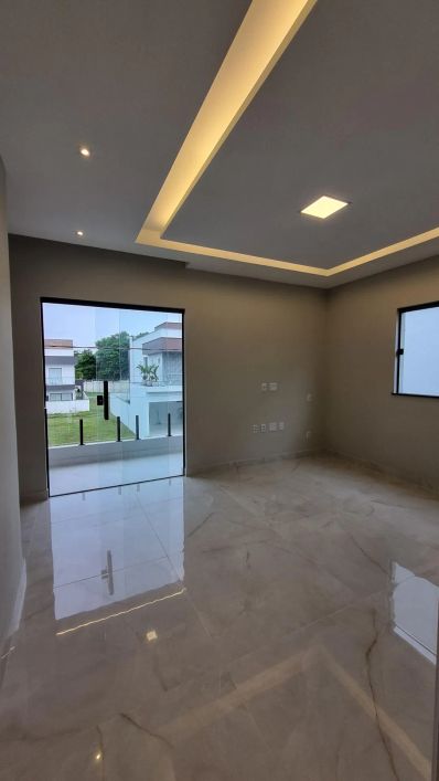 Bacelar Imóveis vende casa duplex no Jardins do Lago, 260m², 4 suítes