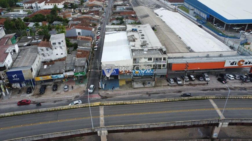 Prédio inteiro comercial e residencial na Almirante Barroso
