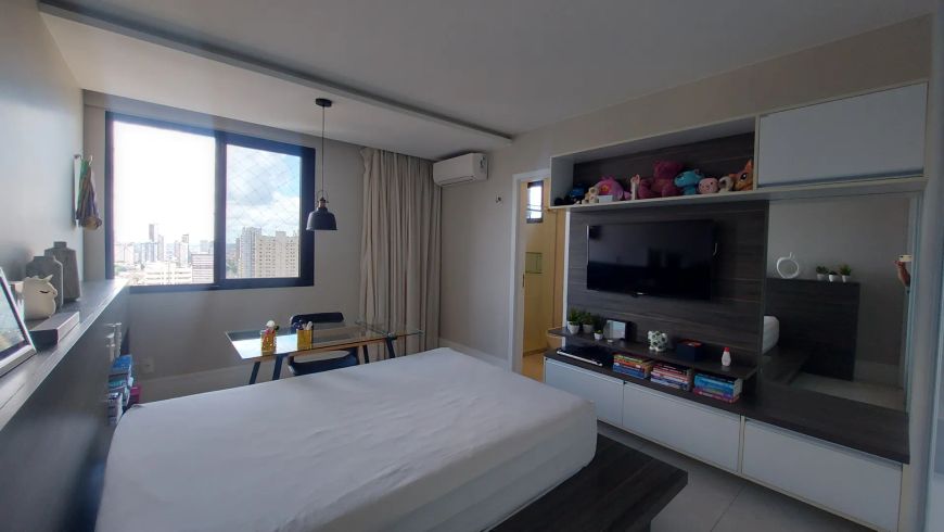 Bacelar Imóveis vende apartamento no ed. Ilha de Java, Mobiliado, av. Conselheiro, 1 por andar