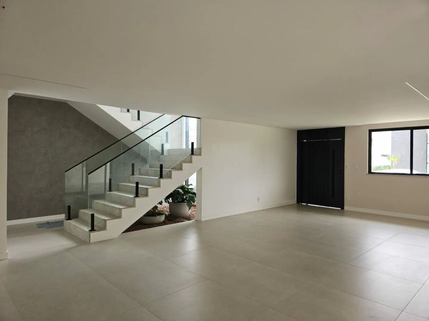 🏠 Casa Sofisticada no Condomínio Montenegro Boulevard: Elegância, Conforto .