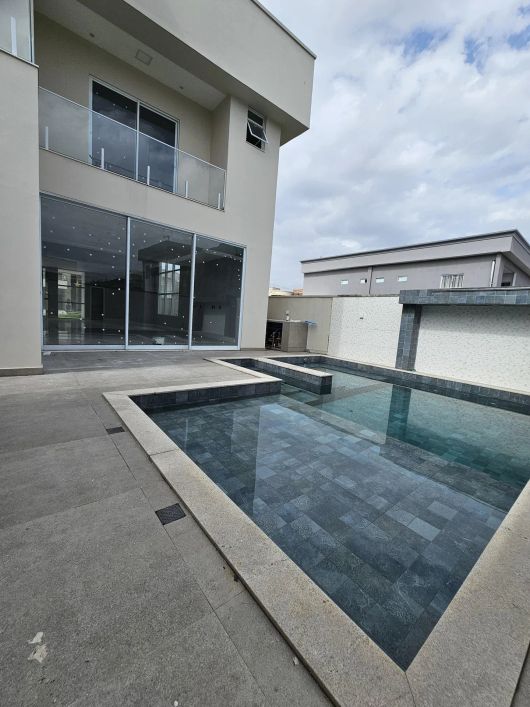 Bacelar Imóveis vende casa nova, primeira moradia no Montenegro Boulevard, 4 suítes
