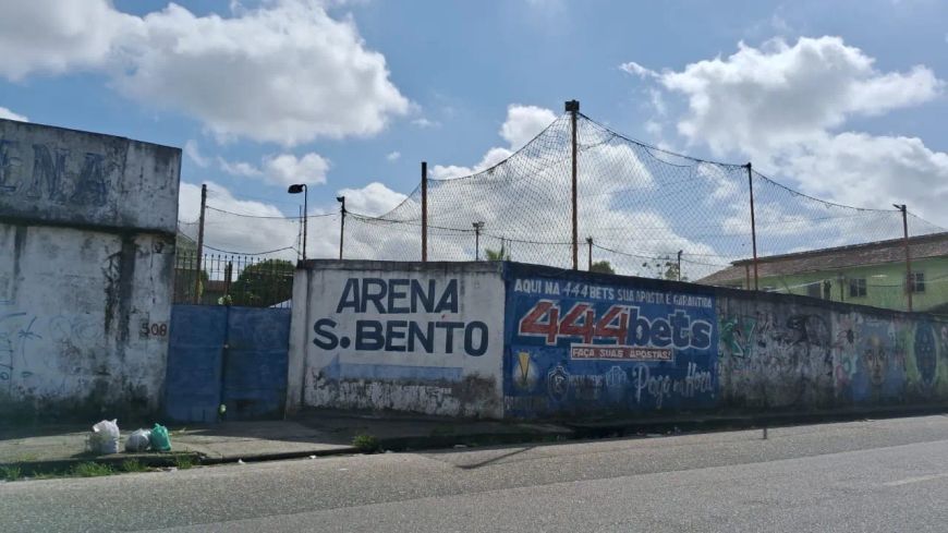 Terreno med. 55x32 na Rua São Bento, próx. a Feira.
