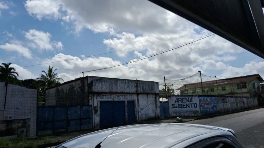 Terreno med. 55x32 na Rua São Bento, próx. a Feira.