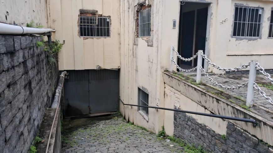 Prédio Comercial 1400 m2, na Tv. Quintino Bocaiúva c/ Boaventura.