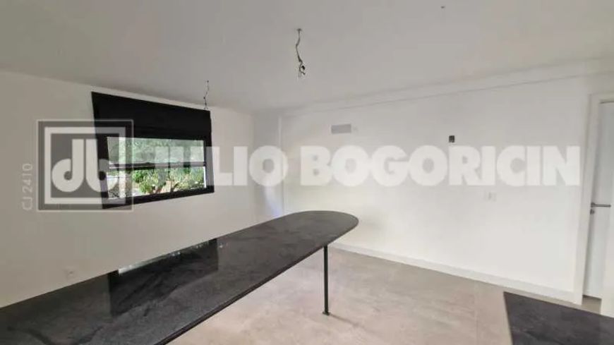 apartamento de 1 quarto a venda no Leblon com vaga há 1 quadra da praia