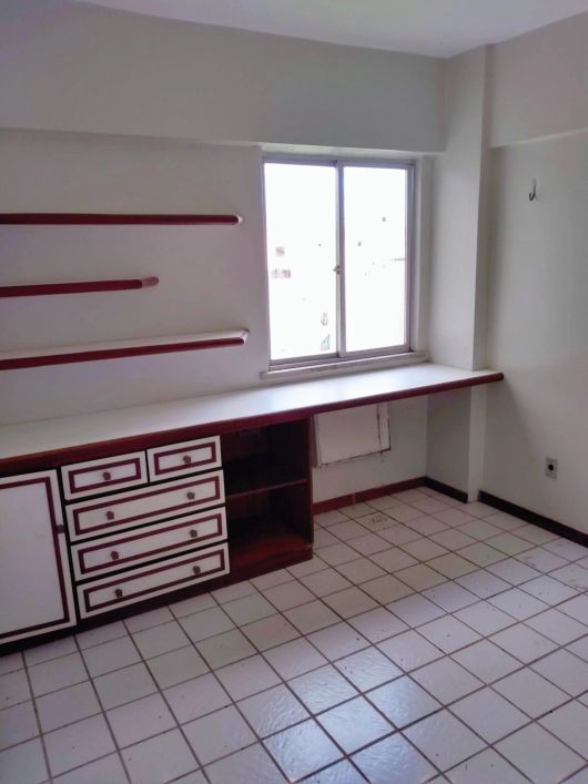Apartamento no Bairro do Marco R$ 2/4 sendo 1 suíte, R$ 400 mil, Escada, excelente localização