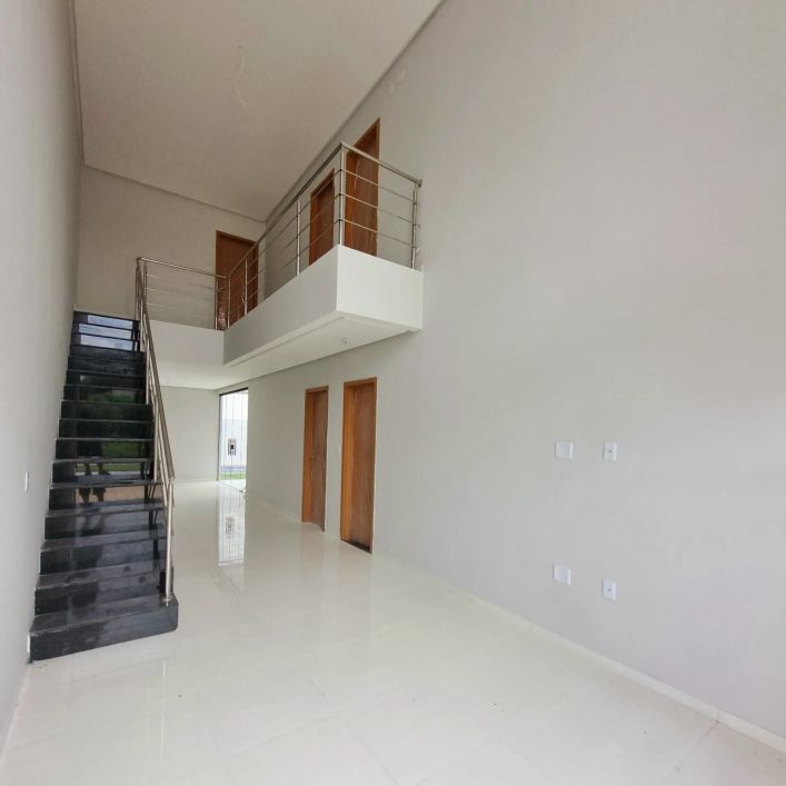 QUARTZO - Casa duplex, 4/4 sendo 3 suítes, área gourmet e Piscina.